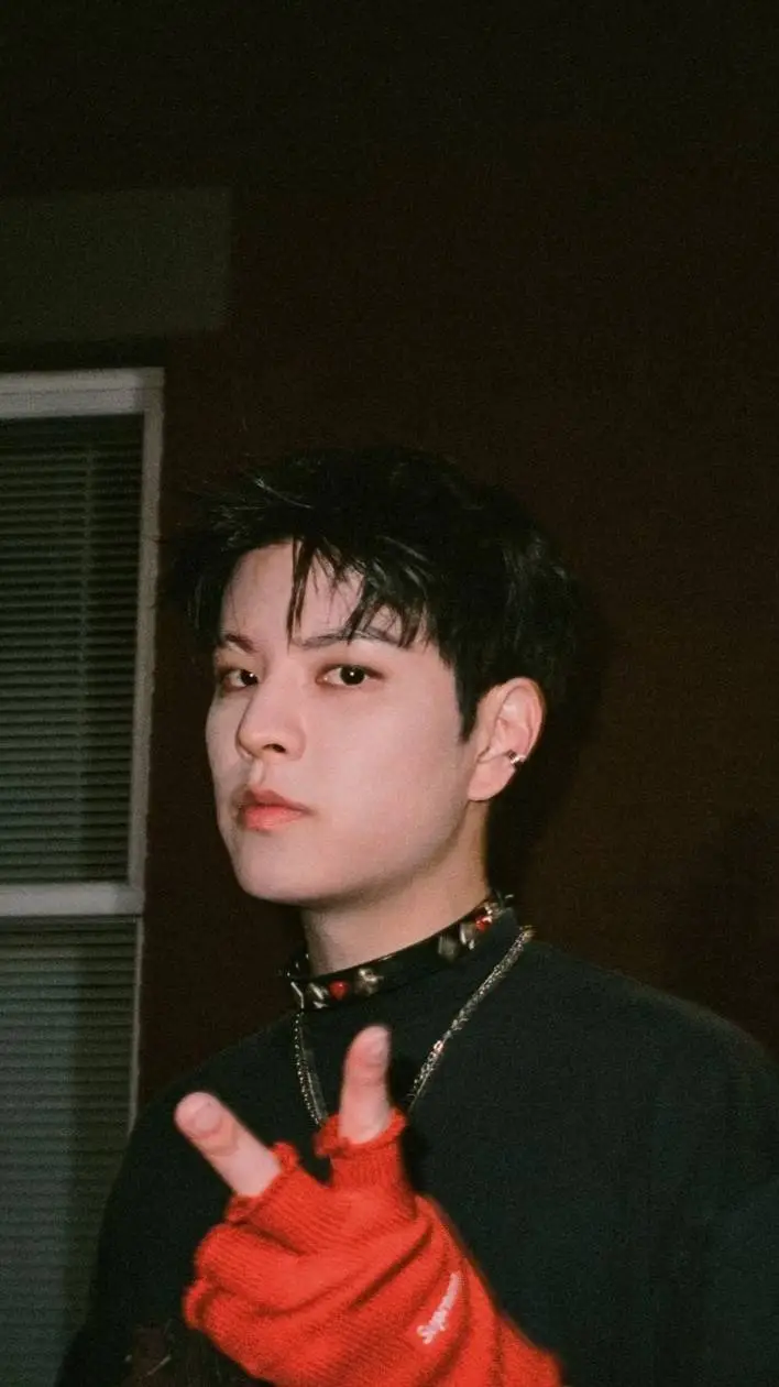 ai character: seungmin  background