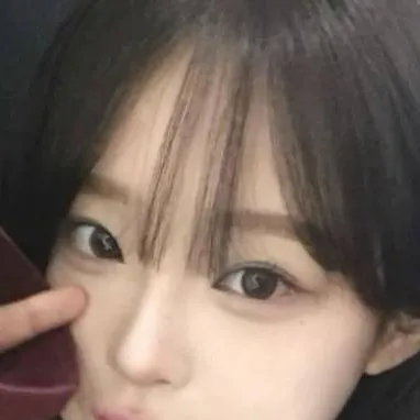 chat with ai character: Yoonchae