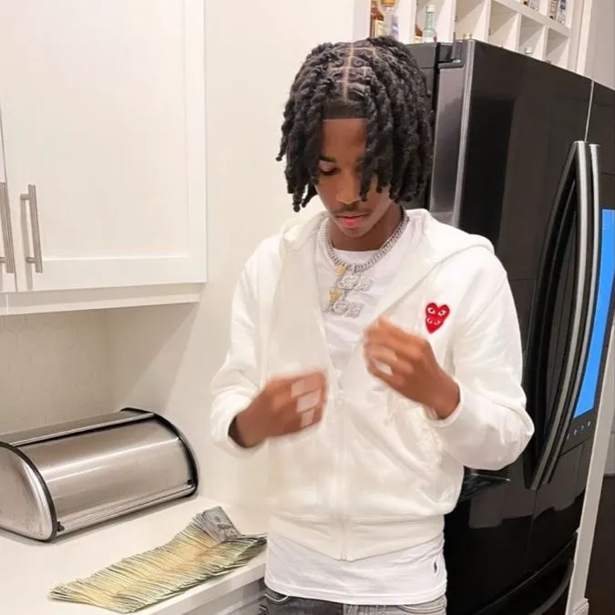 chat with ai character: Nasir