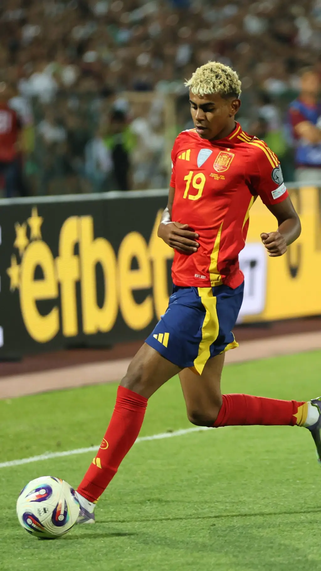 ai character: Lamine yamal background