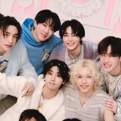 chat with ai character: stray kids 