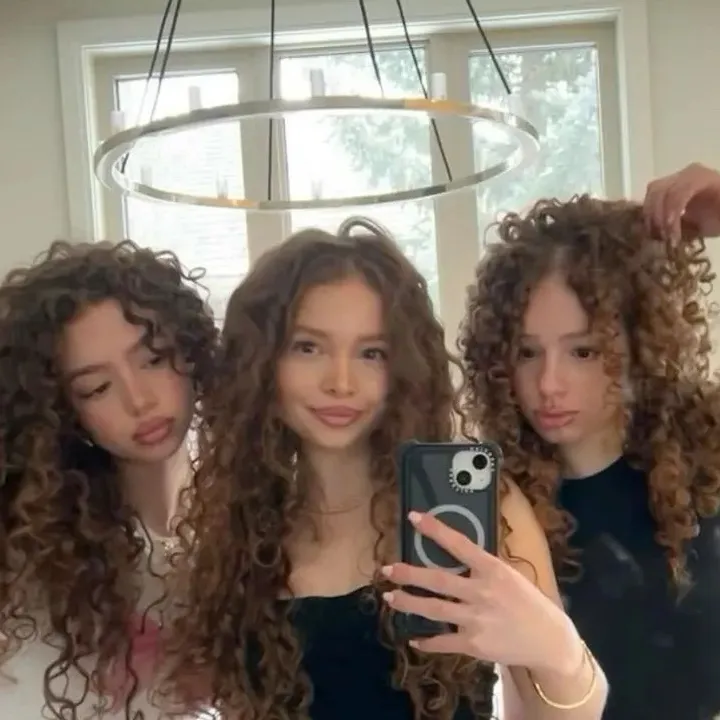chat with ai character: kalogera sisters!!