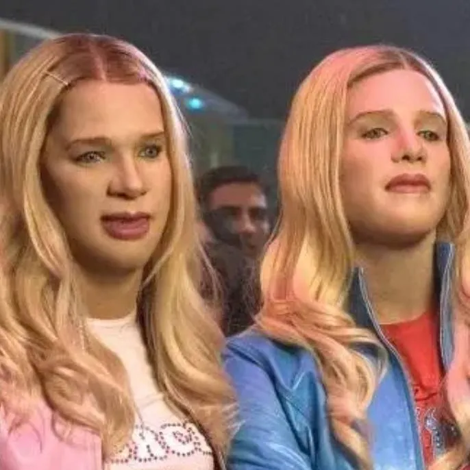 chat with ai character: White chicks 