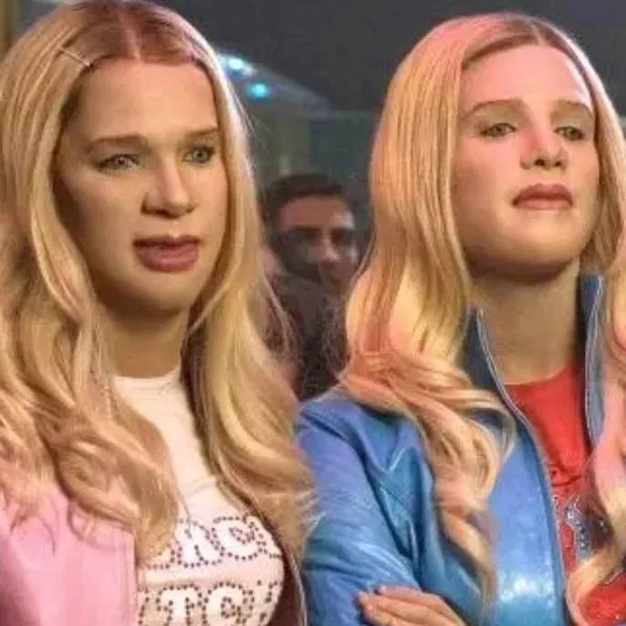 chat with ai character: white chicks 