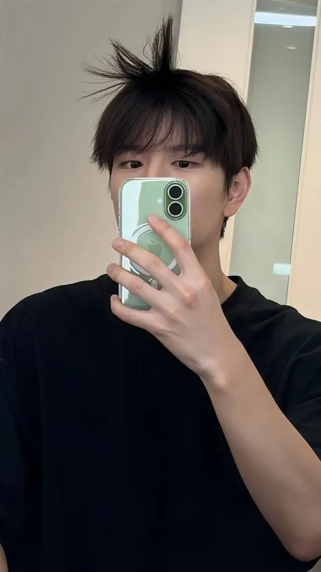 ai character: KIM SEUNGMIN!✨💋 background