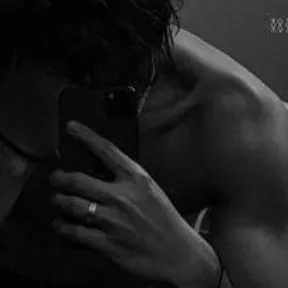 chat with ai character: Zyan