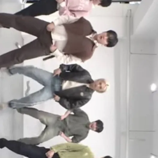 chat with ai character: Pre-debut skz