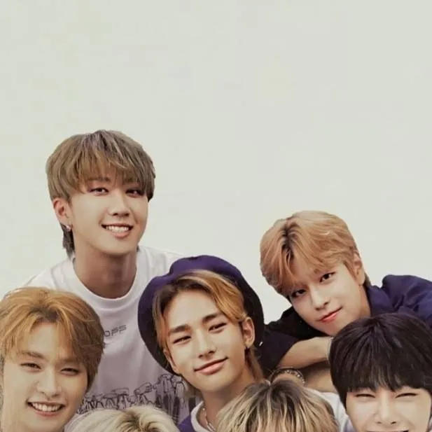 chat with ai character: ~Skz..&..Smth~
