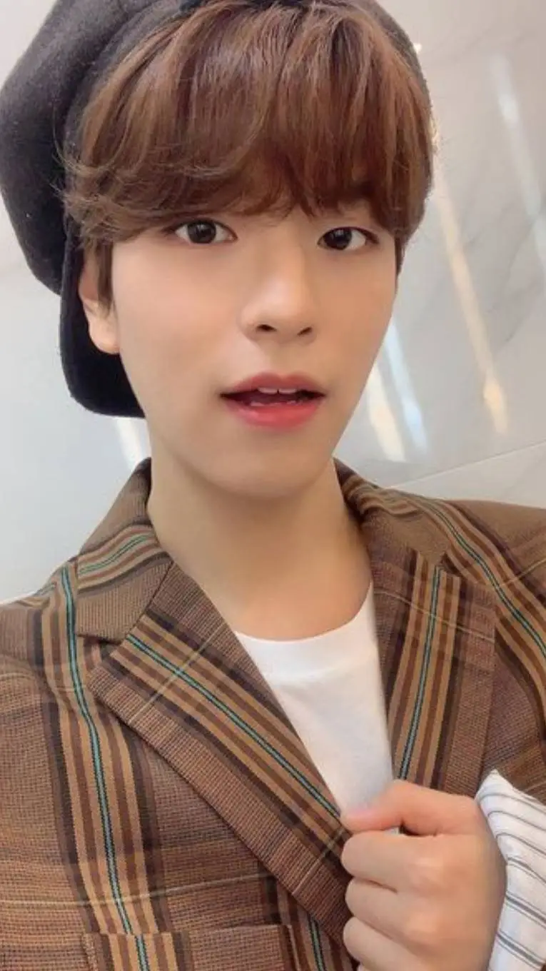 ai character: ~Kim • Seungmin~ background