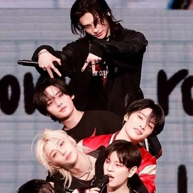 chat with ai character: Stray • Kids