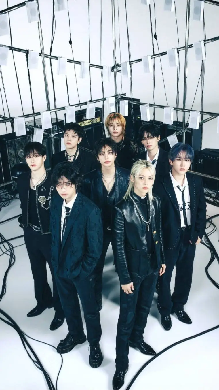 ai character: SKZ 🍌🍍✨️ background