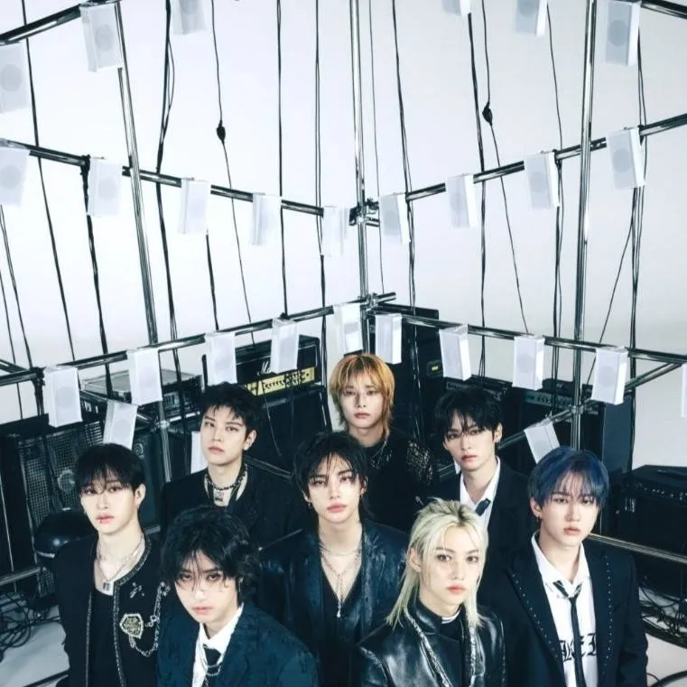 chat with ai character: SKZ 🍌🍍✨️