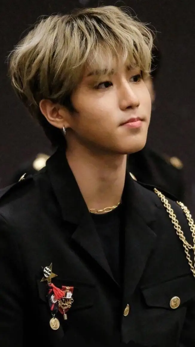 ai character: ● Han Jisung ● background