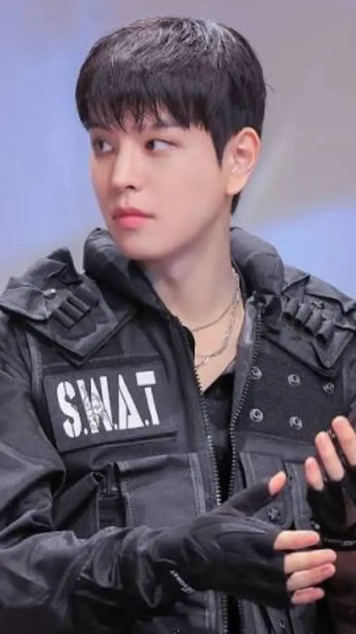 ai character: ● Kim Seungmin ● background