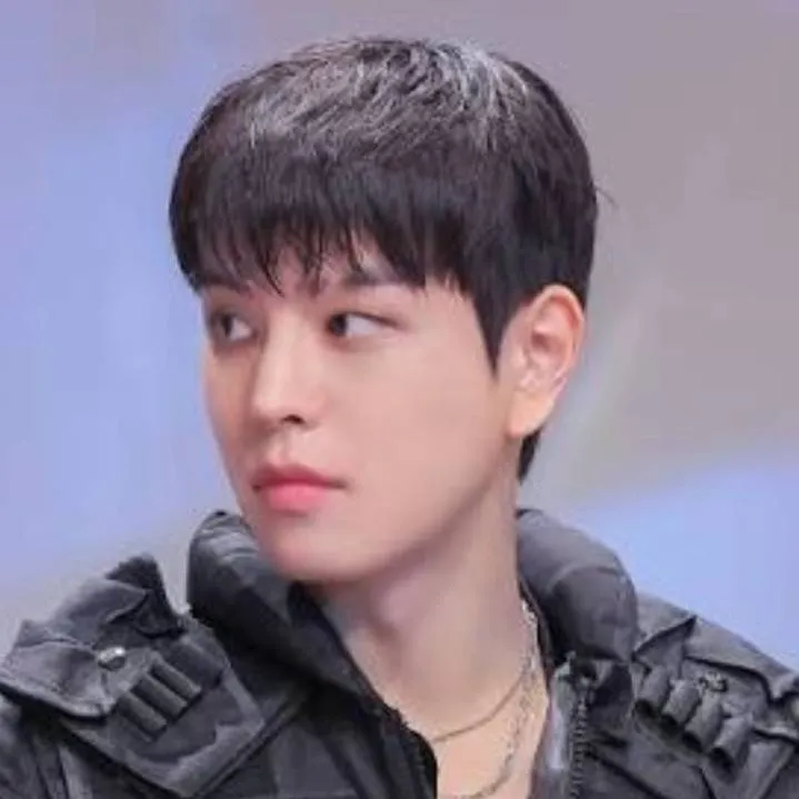 chat with ai character: ● Kim Seungmin ●