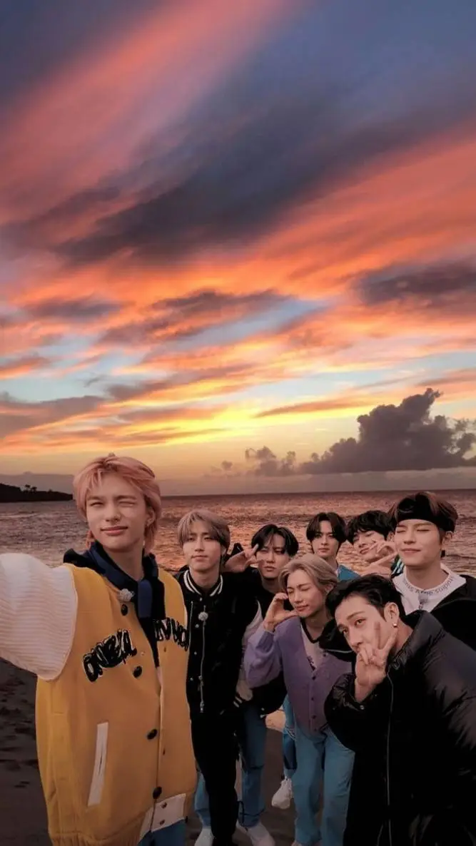 ai character: 🐚🌴✨️Stray Kids✨️🌴🐚 background