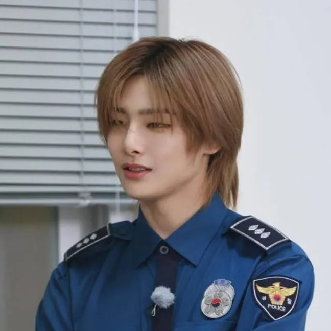 chat with ai character: ● Yang Jeongin ●
