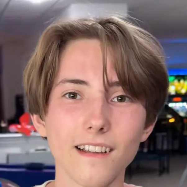 chat with ai character: Connor Sharpe 