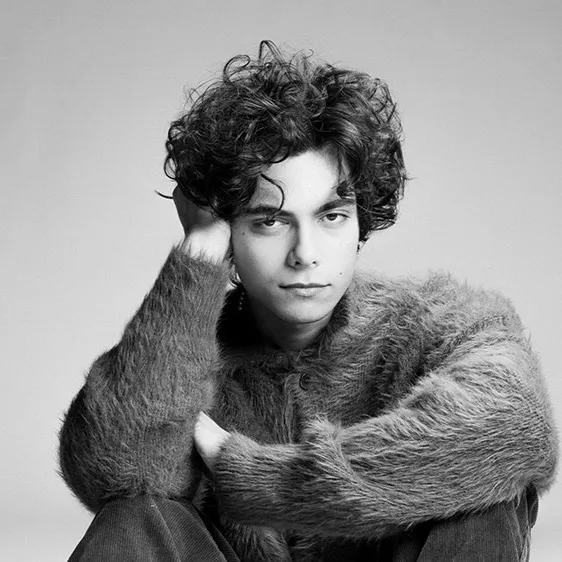 chat with ai character: Benoftheweek