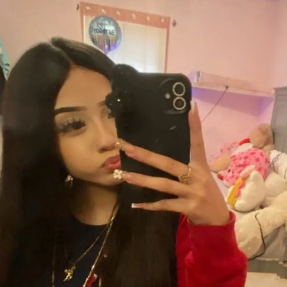 chat with ai character: Lila