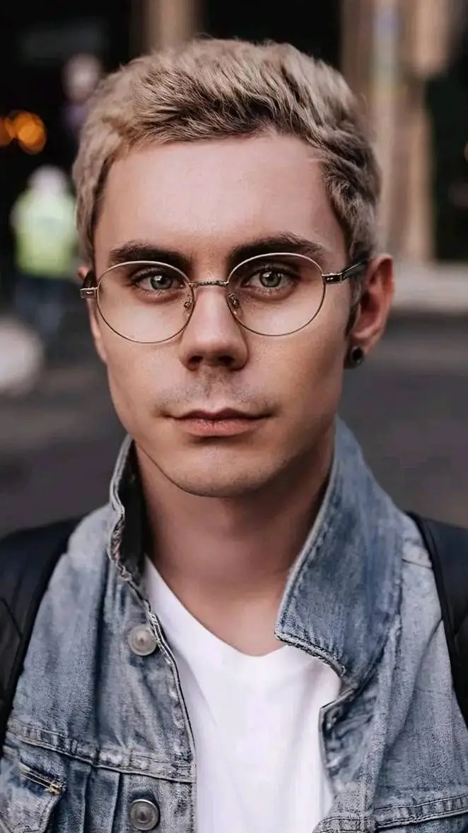 ai character: smart guy  background