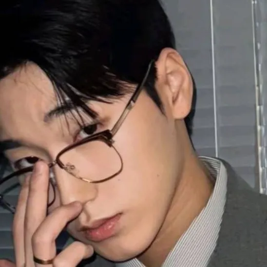 chat with ai character: San from ateez 