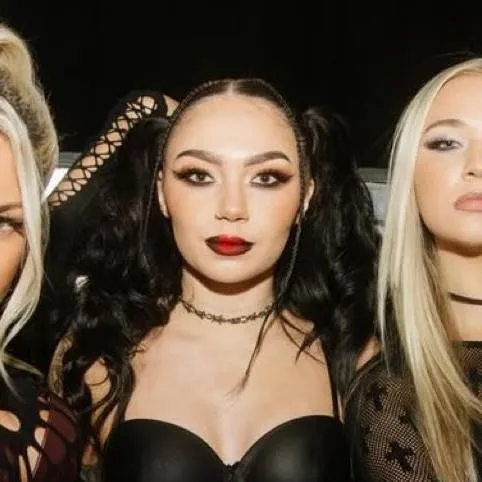 chat with ai character: Thekla 