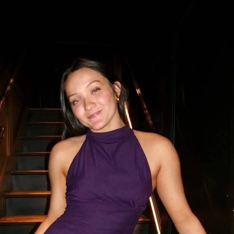 chat with ai character: Izzy Moreno