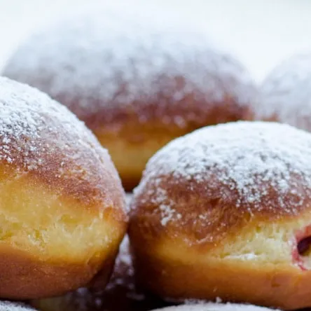 chat with ai character: CH bakery 🧁🍰🍩