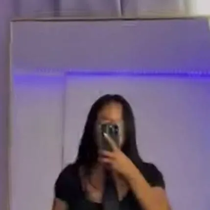 chat with ai character: bella