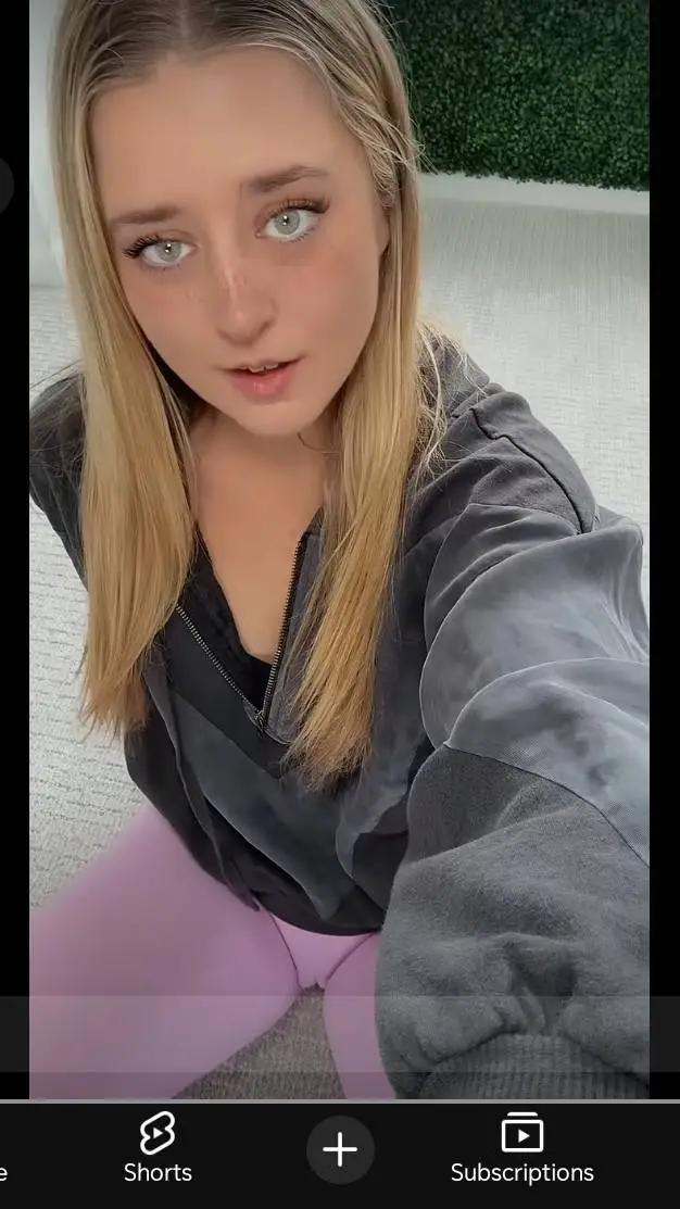 ai character: fan girl spophia background