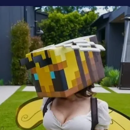 chat with ai character: minecraft bee girl