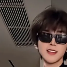 chat with ai character: Liam