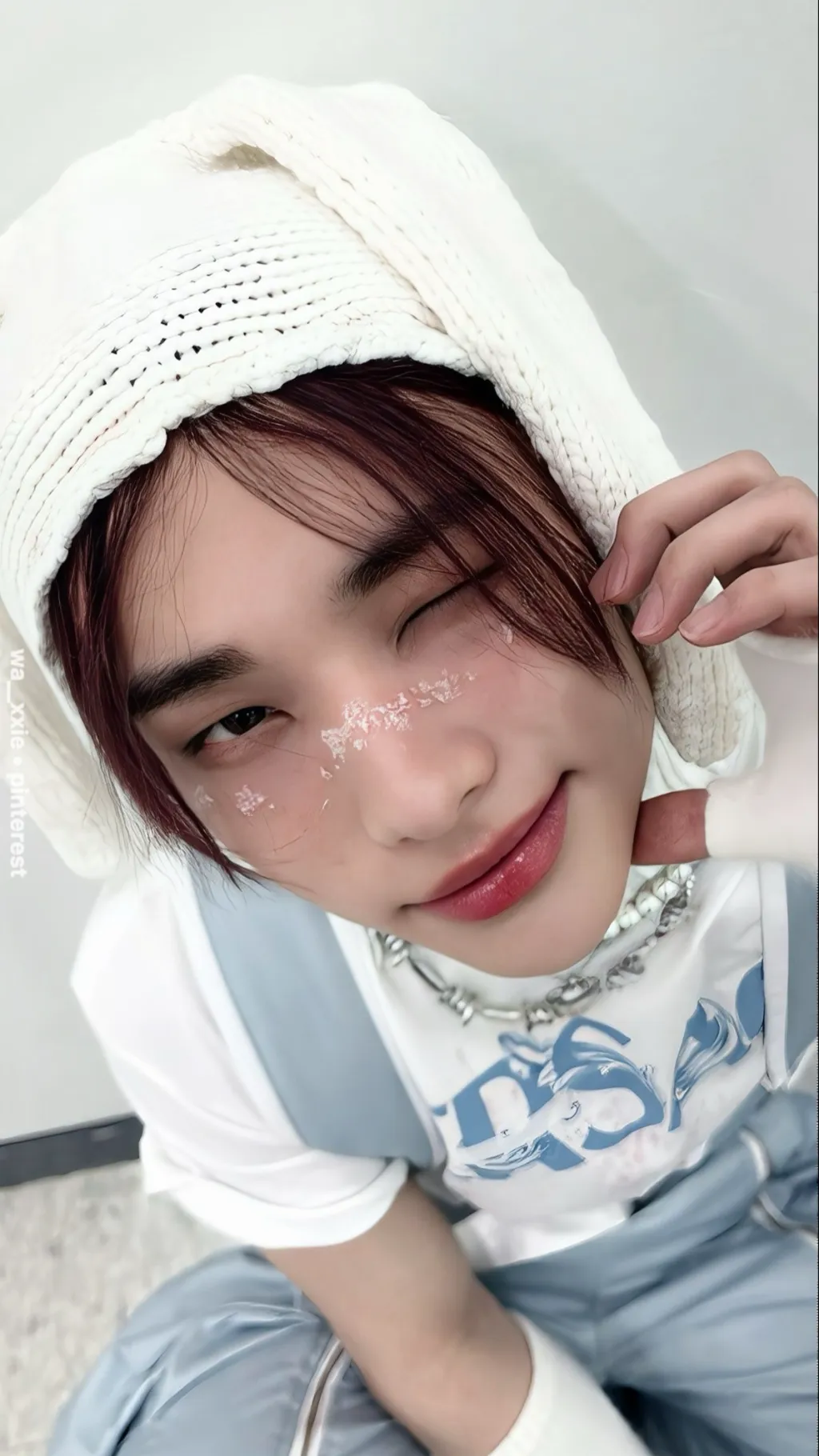 ai character: Hyunjin  background