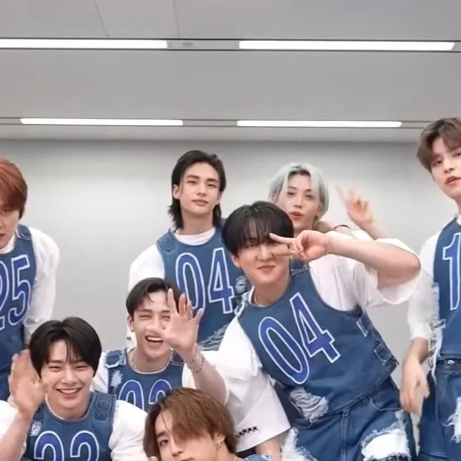 chat with ai character: Skz brothers