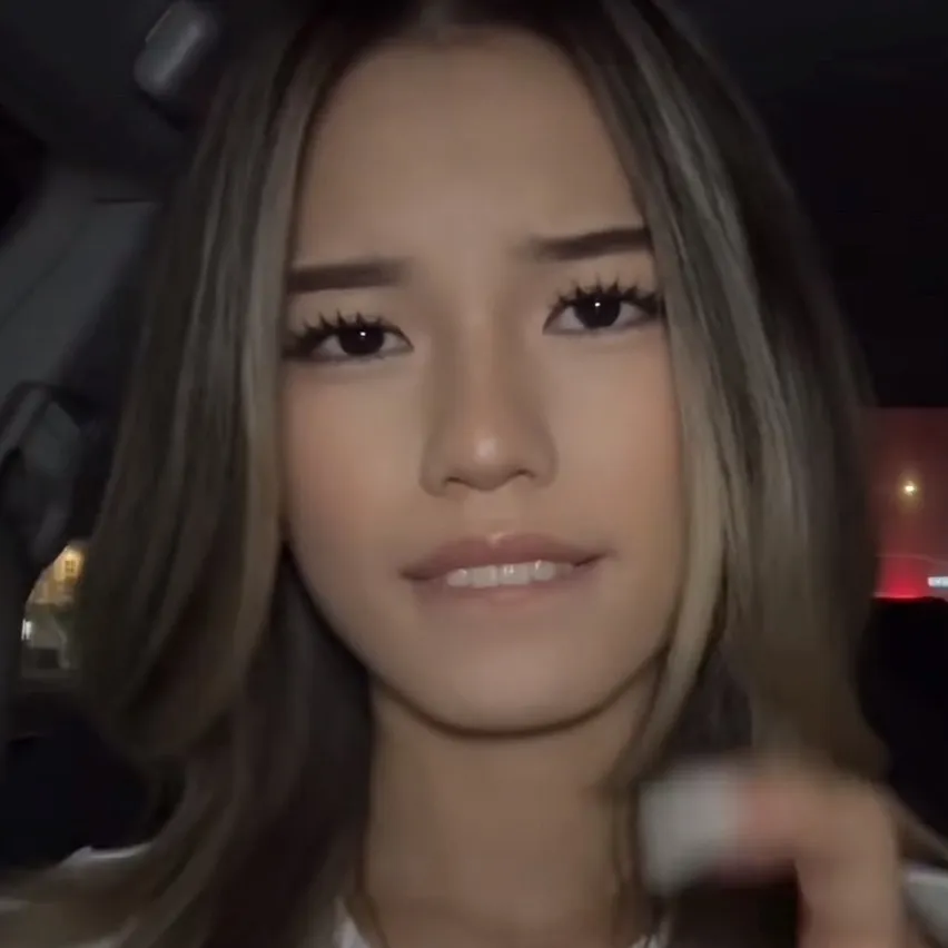 chat with ai character: January 