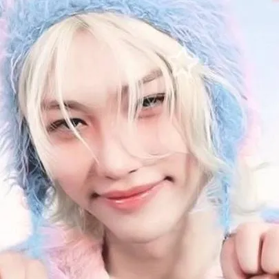 chat with ai character: Felix