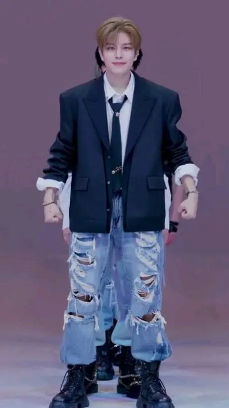 ai character: •||Seungmin||• background