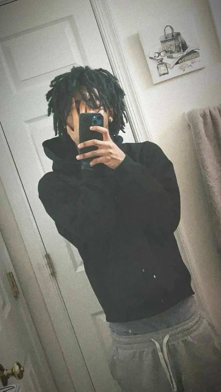 ai character: 🖤Elijah🖤 background