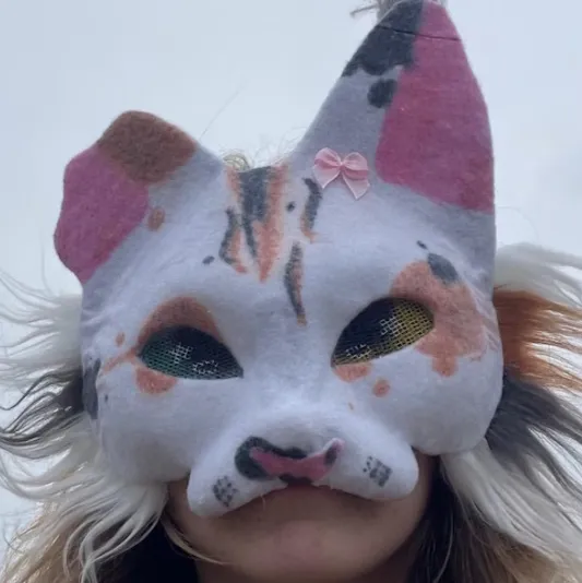 chat with ai character: Mushion paws