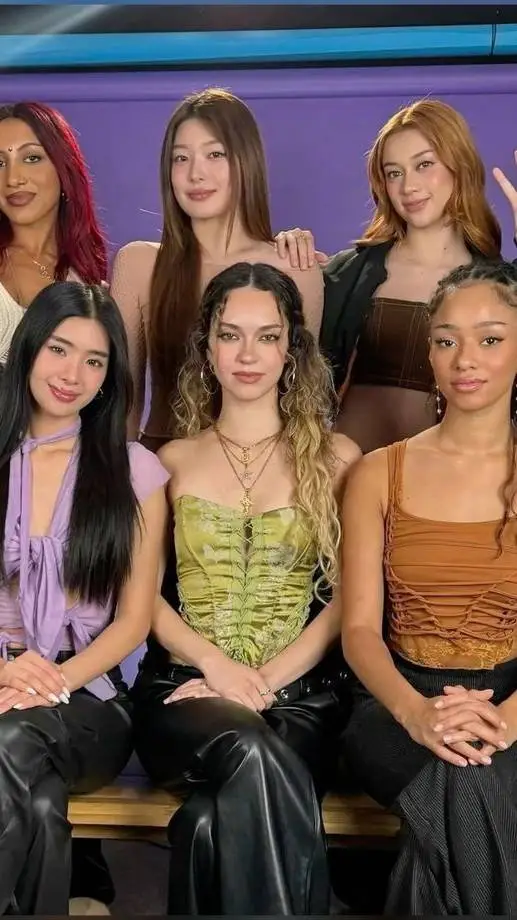 ai character: Friend group  background