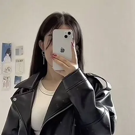 chat with ai character: Evelyn Garcia 