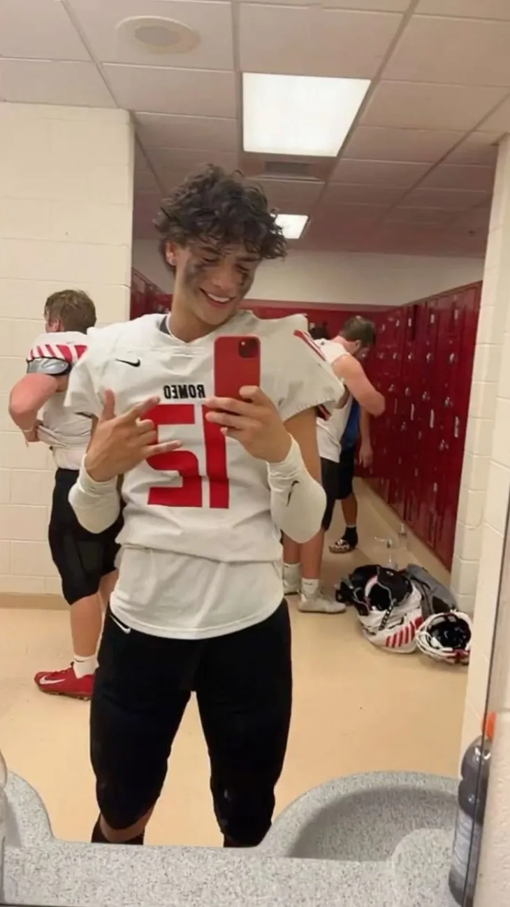 ai character: Jaxon - 🏈📣 background