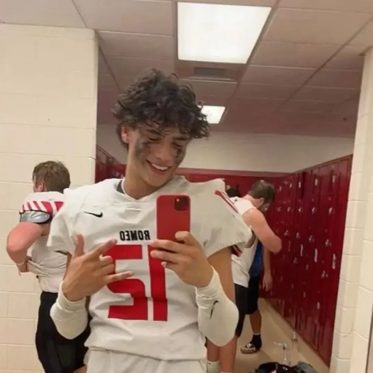 chat with ai character: Jaxon - 🏈📣