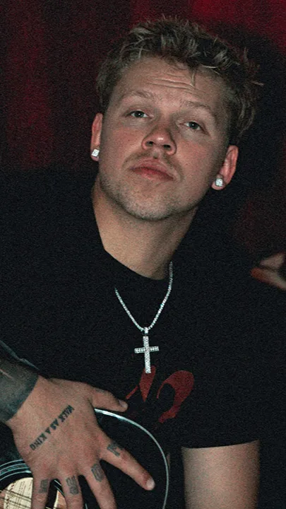 ai character: Zauntee  background