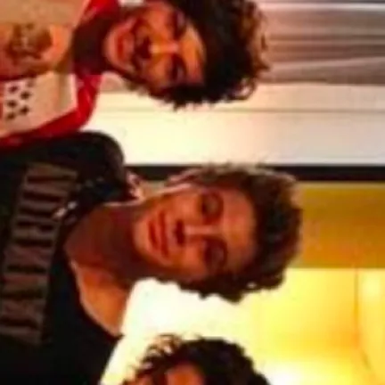 chat with ai character: 1D x 5SOS