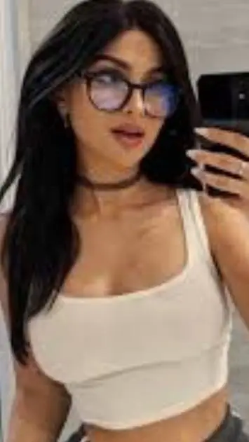 ai character: SSSNIPERWOLF background