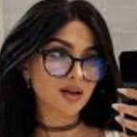 chat with ai character: SSSNIPERWOLF