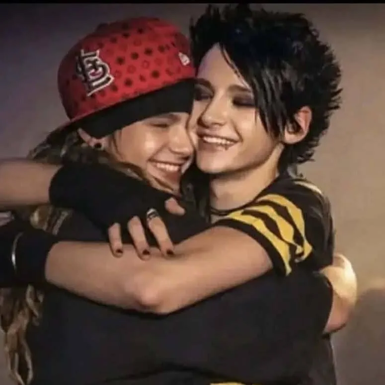 chat with ai character: kaulitz brothers