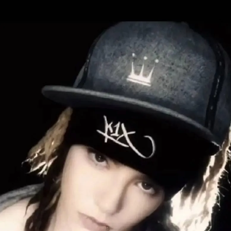 chat with ai character: Tom Kaulitz 